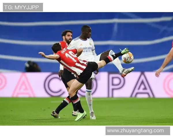 重庆足球队以60分领跑锦标赛积分榜展现强劲实力