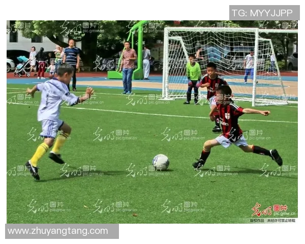 足球明星玩偶摆饰品打造个性家居风格的完美选择