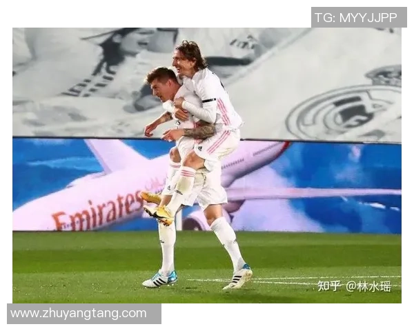 足球明星进球瞬间解析与精彩动作回顾